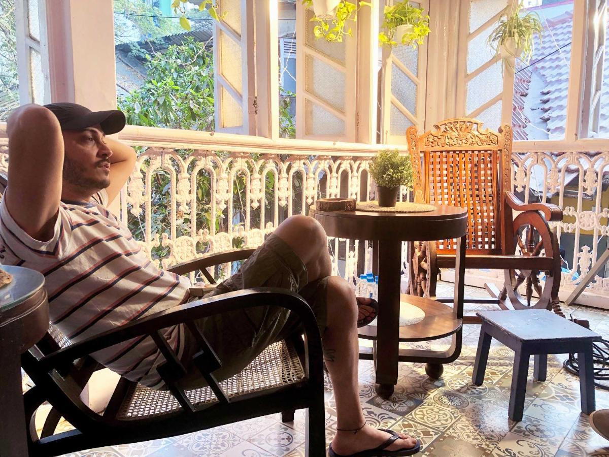 Gosolo Stays Bandra Hostel Mumbai Exteriör bild