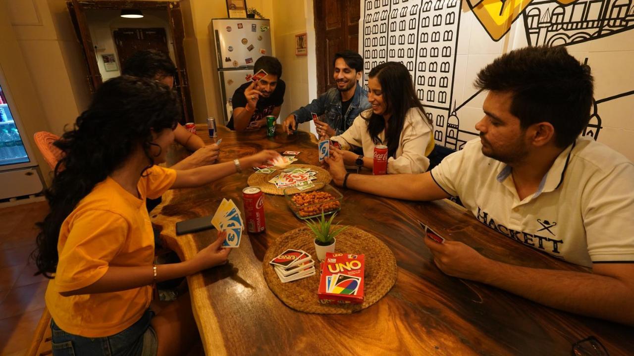 Gosolo Stays Bandra Hostel Mumbai Exteriör bild